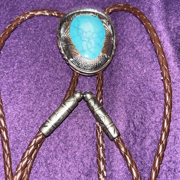 Silver & Turquoise Bolo tie - Picture 3 of 4